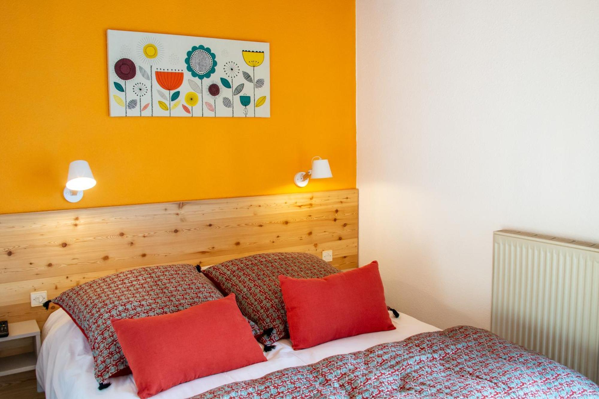 "La Combe Fleurie" Appartements & Chambres Saint-Bonnet-en-Champsaur Habitación foto